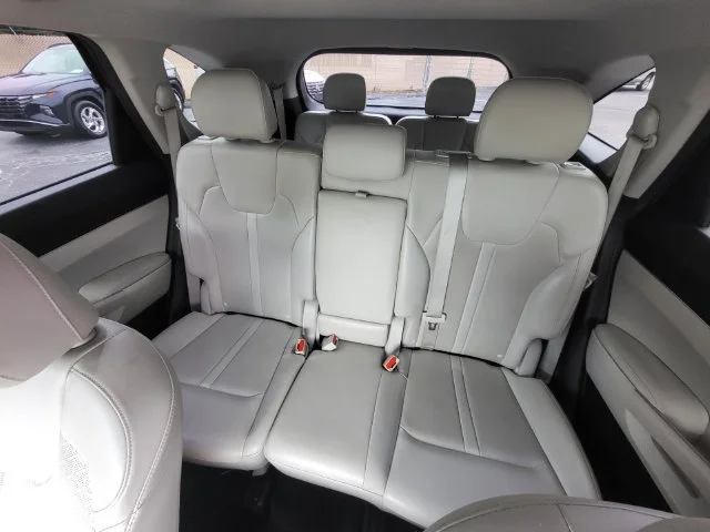 Used 2023 Red Kia S image 12