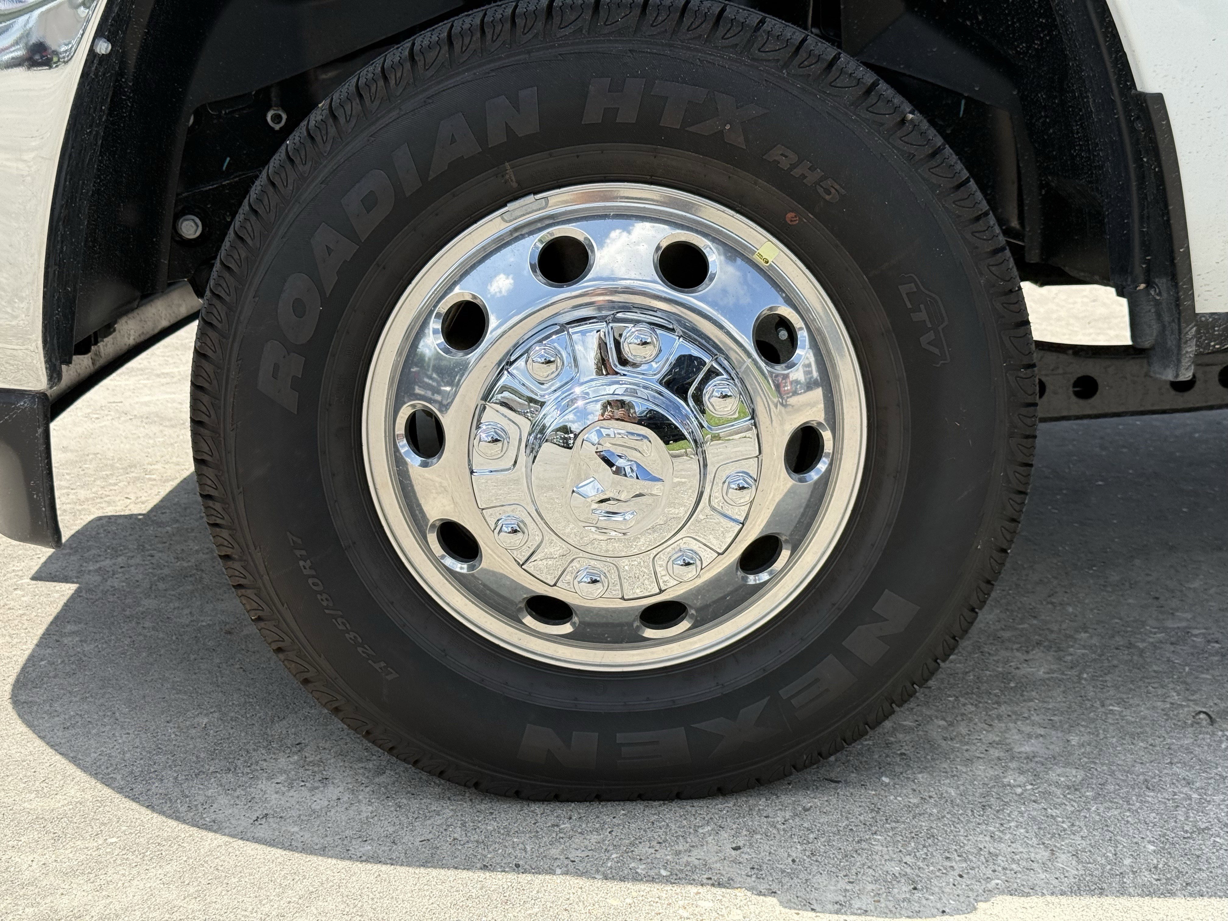 New 2026 Bright White Clear-Coat Exterior Paint RAM Lone Star image 8