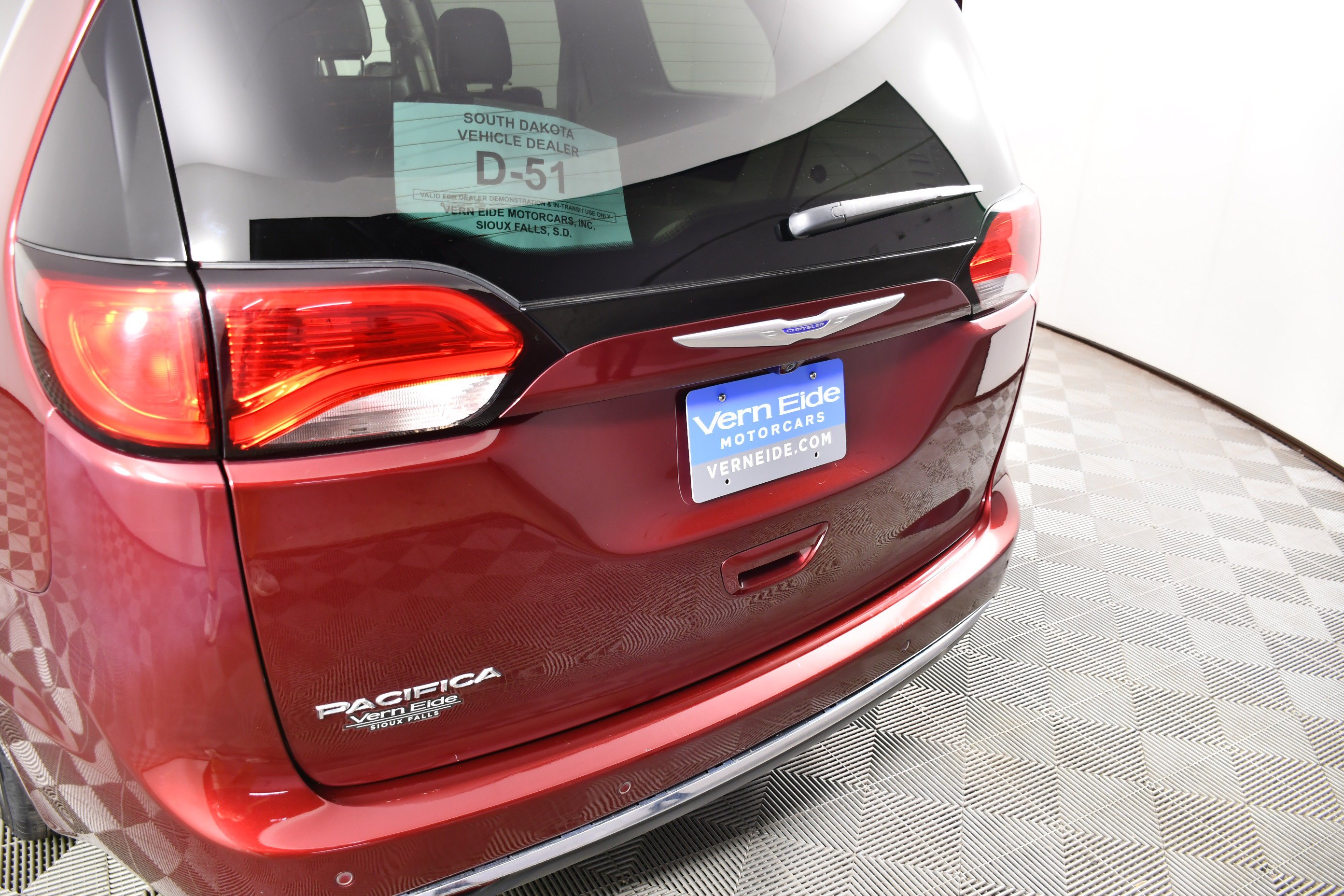 Used 2019 Velvet Red Pearlcoat Chrysler Touring L image 15