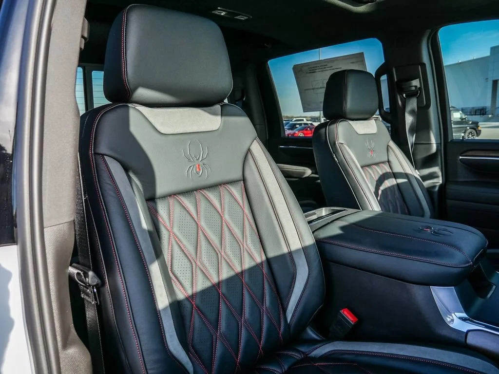 2026 Chevrolet Silverado 3500 HD High Country - Photo 47