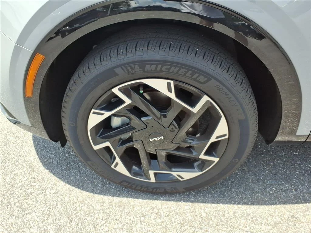 Used 2025 Wolf Gray Kia SX-Prestige image 10