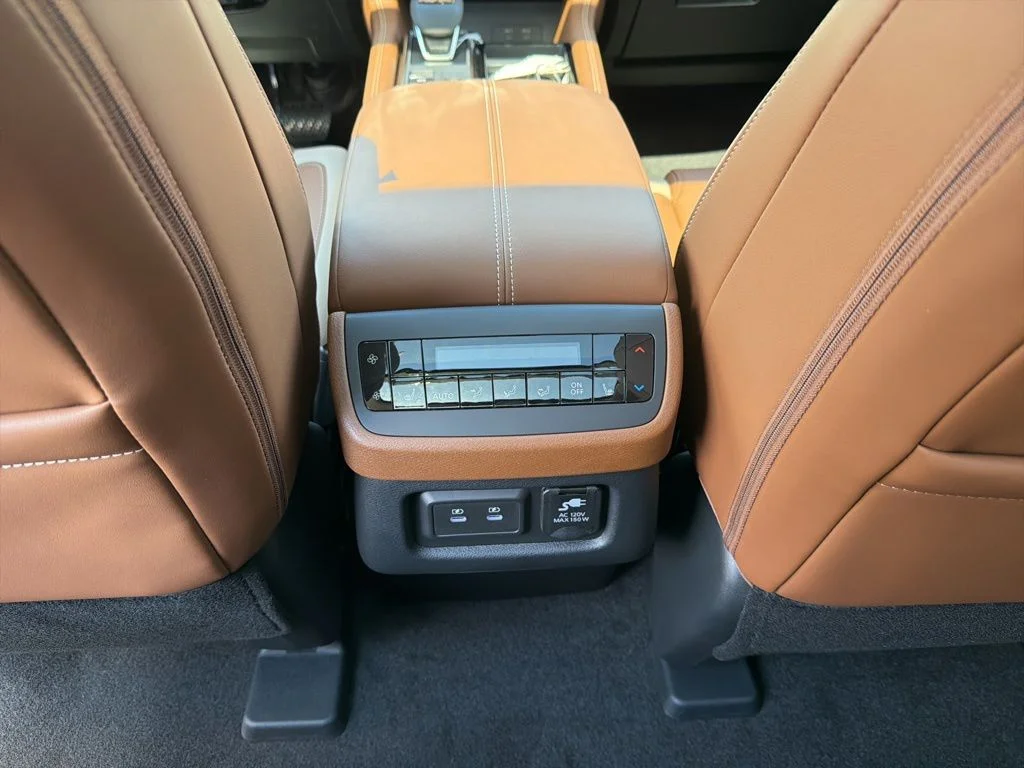 New 2026 Boulder Gray Pearl / Super Black Two-tone Nissan Platinum image 20