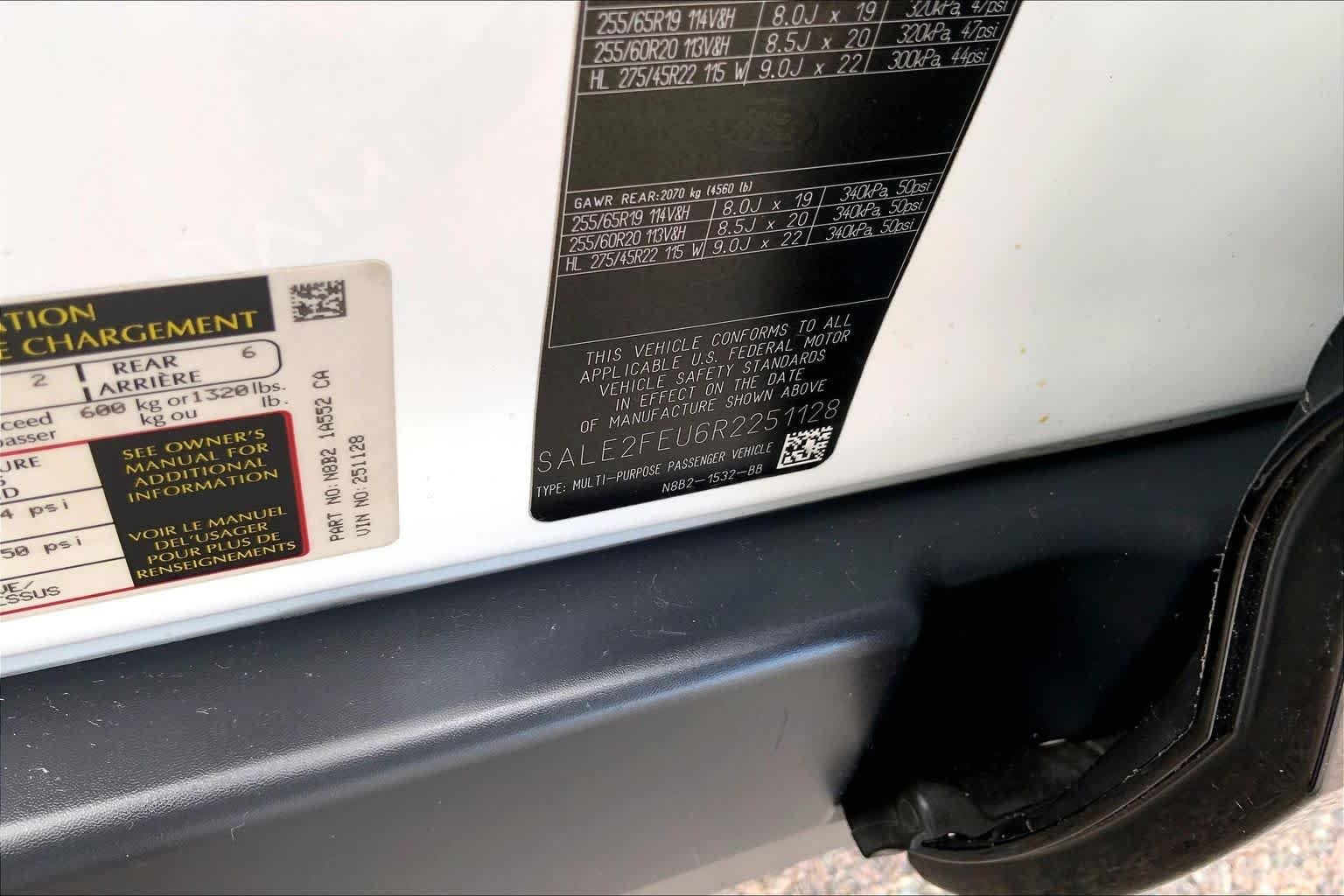 Used 2024 Fuji White Land Rover X-Dynamic SE image 30
