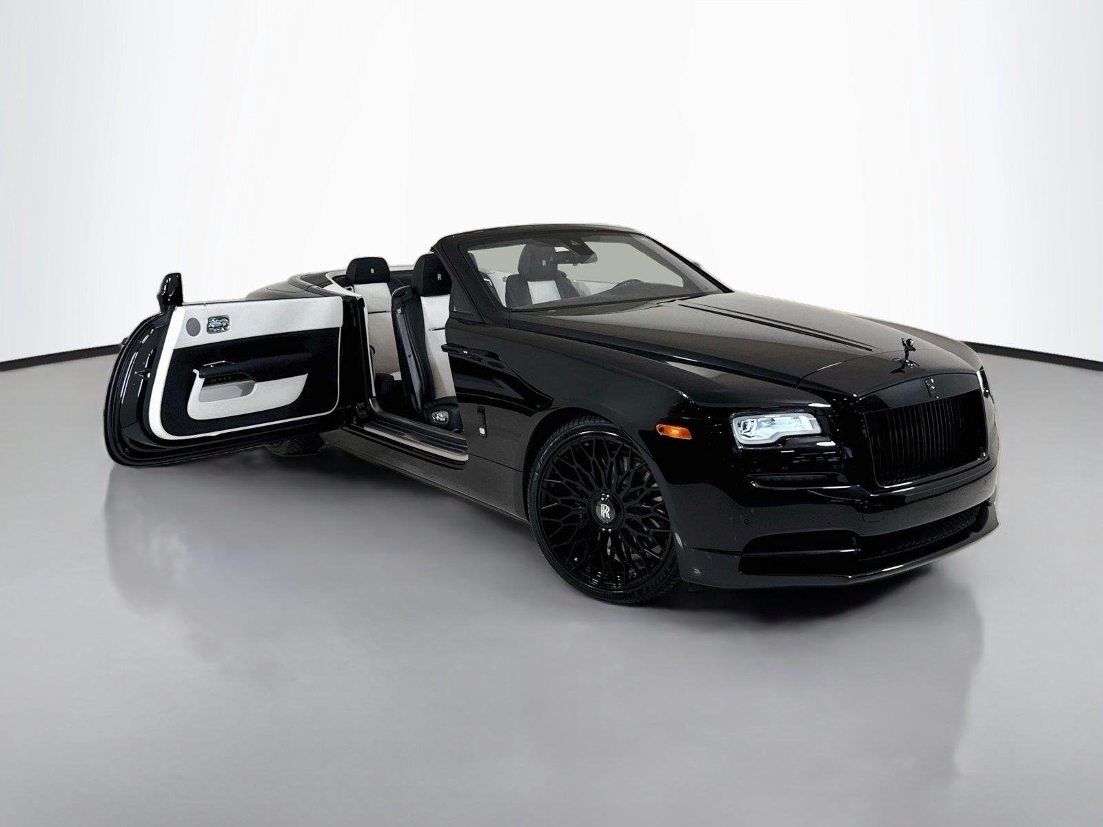 Used 2018 Obsidian Rolls-Royce  image 41