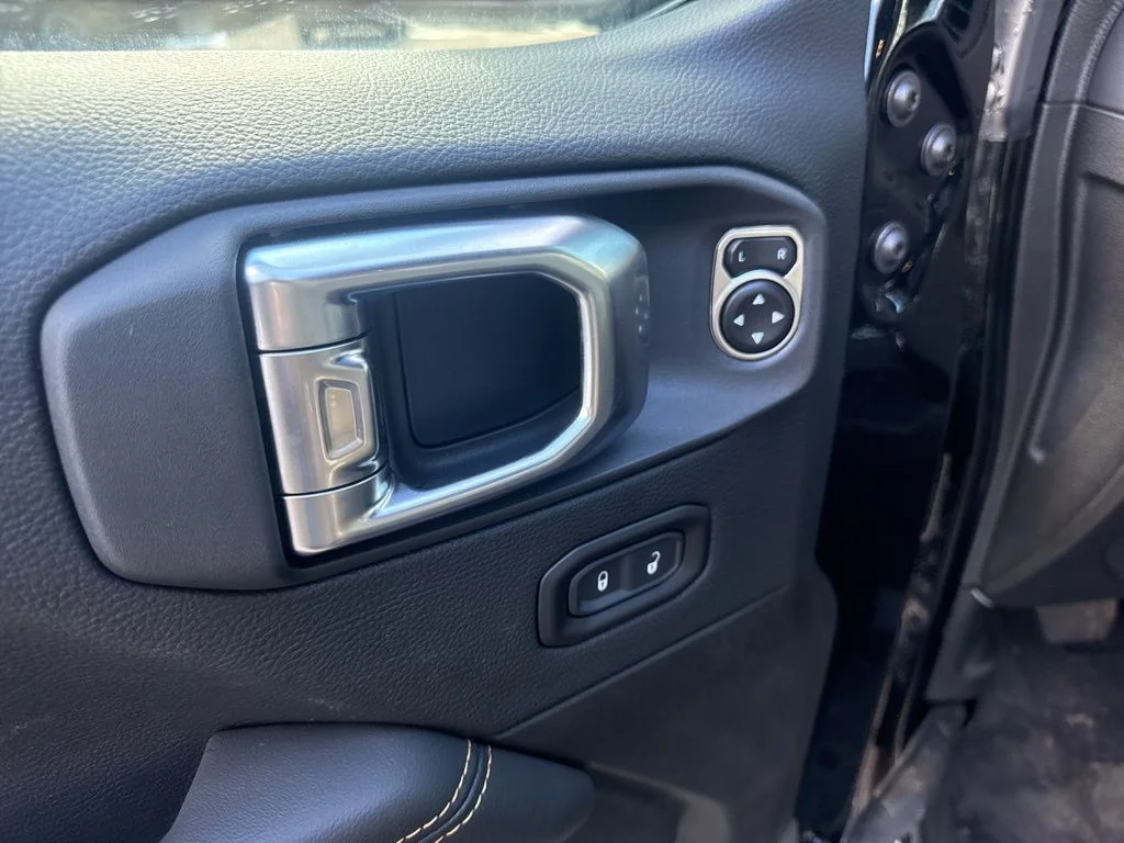 2025 Jeep Wrangler 4-Door Sahara - Photo 14