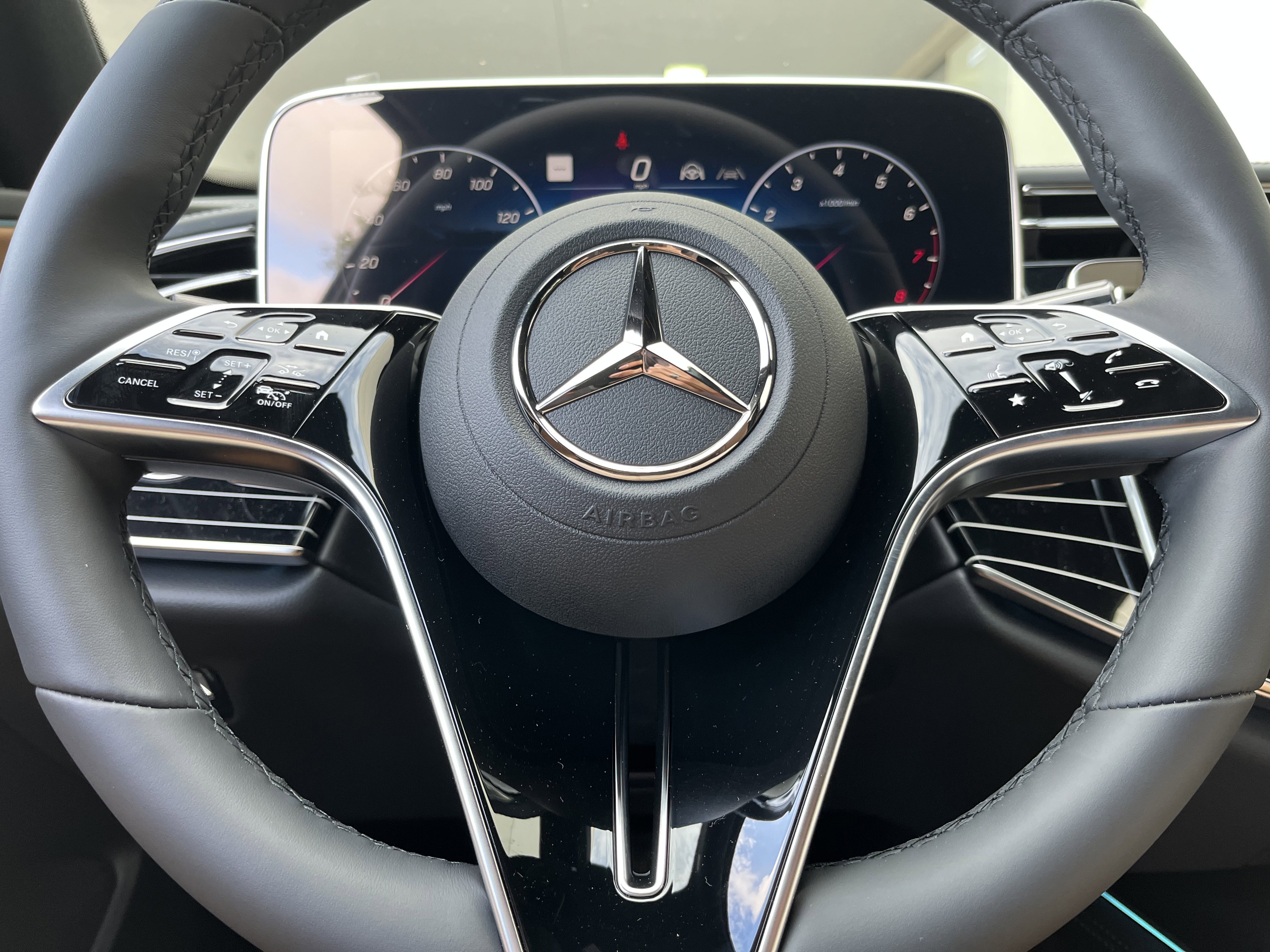 New 2026 MANUFAKTUR Moonlight White Metallic Mercedes-Benz E 350 image 51