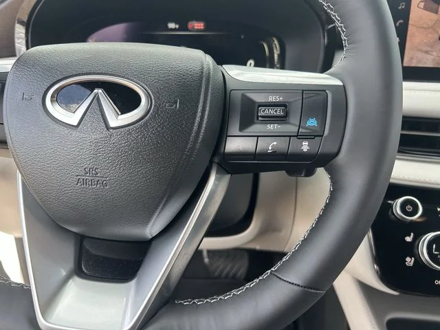 New 2027 2T RAD WHT INFINITI Autograph AWD image 27