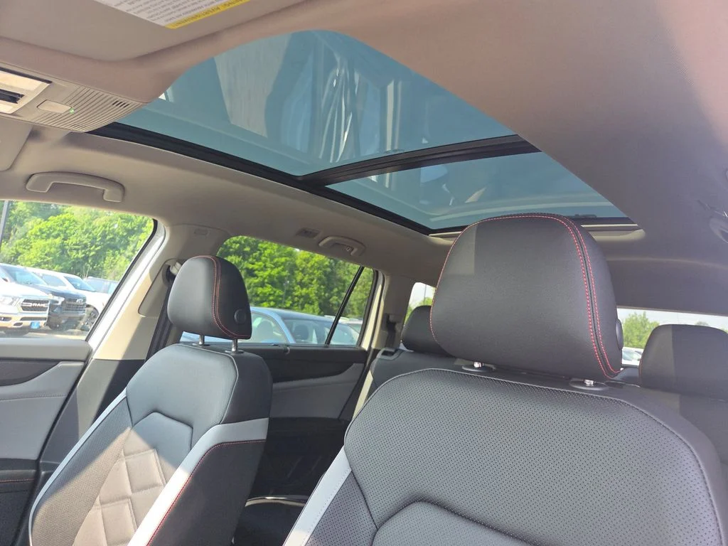 New 2026 Opal White Pearl Volkswagen 2.0T Peak Edition image 3