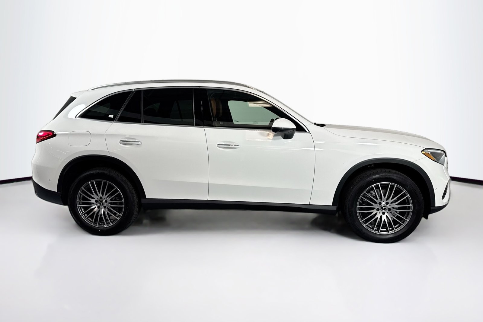 New 2026 Polar White Mercedes-Benz GLC 300 image 4