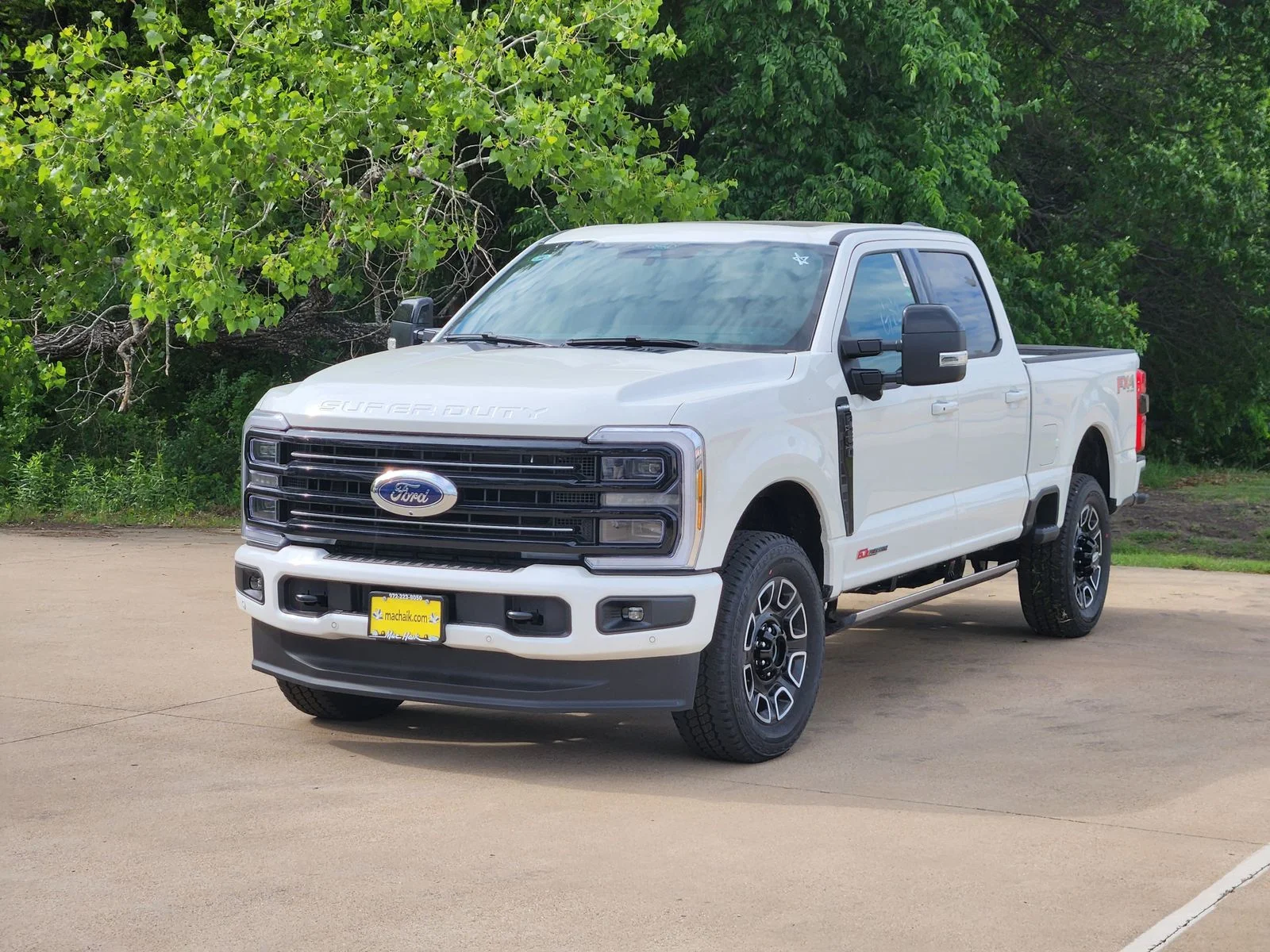 New 2026 Star White Metallic Tri-Coat Ford F-250® Platinum® image 2