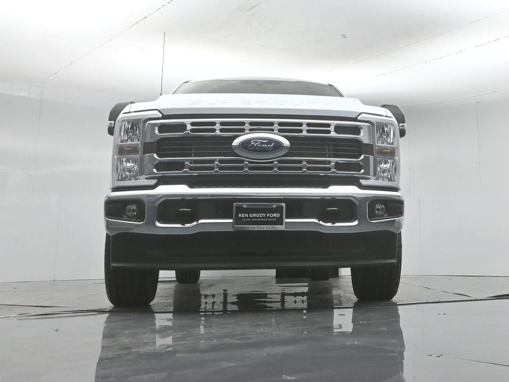 New 2026 Oxford White Ford XLT image 44