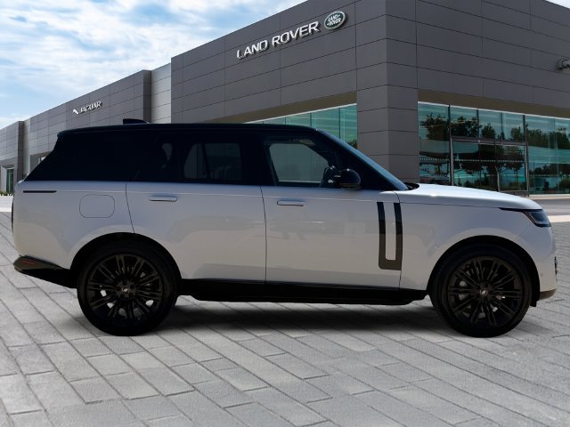 Used 2025 Ostuni Pearl White Premium Metallic Land Rover SE image 6