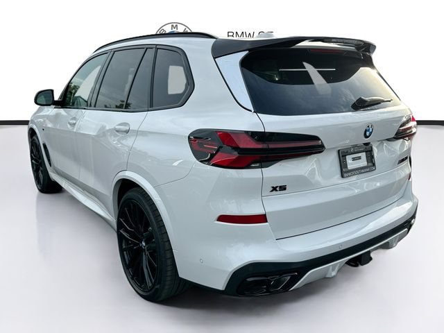 New 2026 White BMW M60i image 4