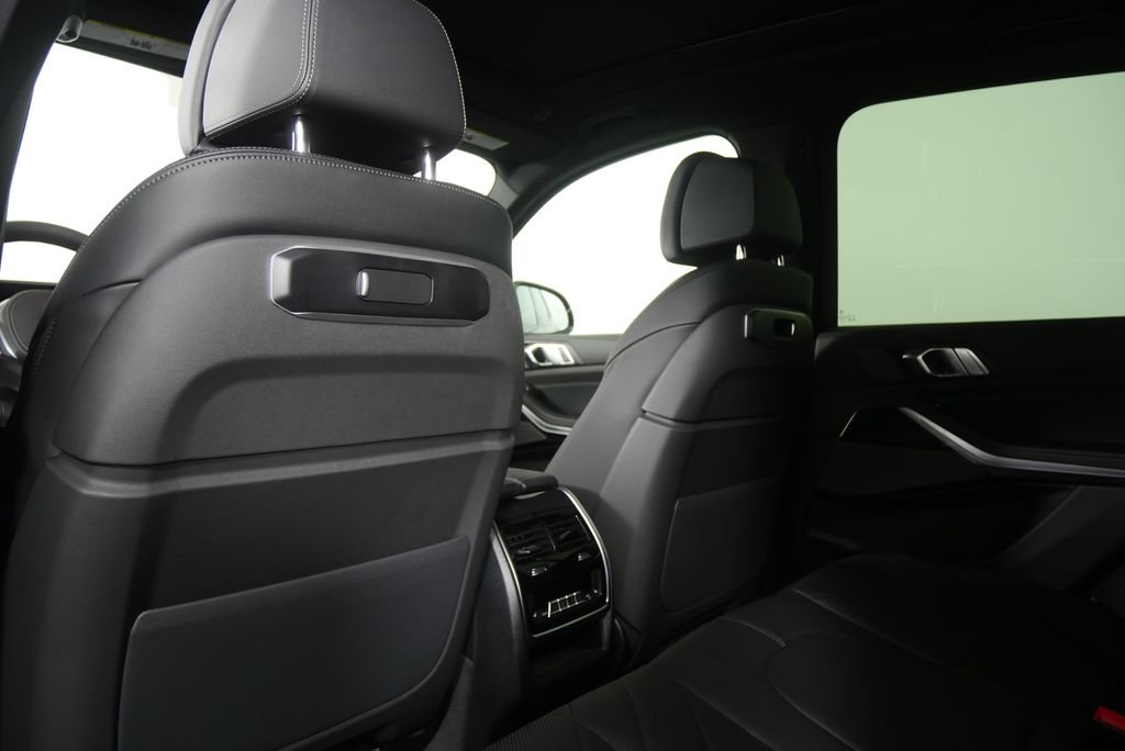 New 2026 Manhattan Green Metallic BMW sDrive40i image 15