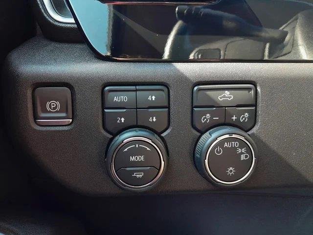 Used 2024 Lakeshore Blue Metallic Chevrolet LT image 18