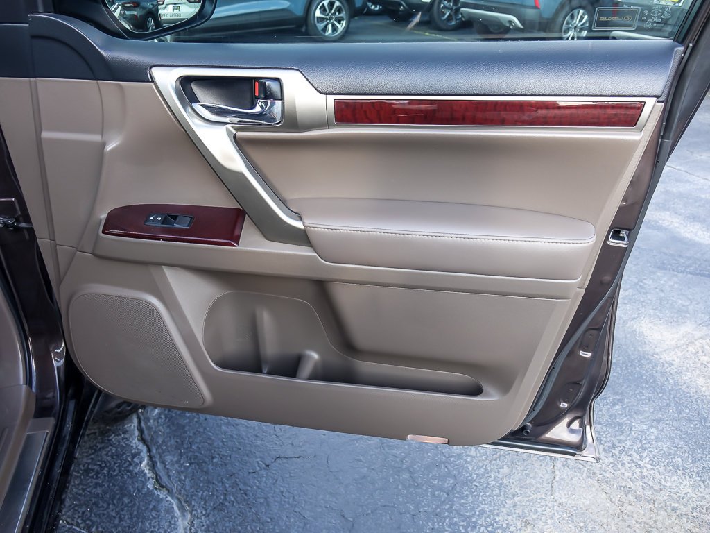 Used 2018 Red Lexus 460 image 22