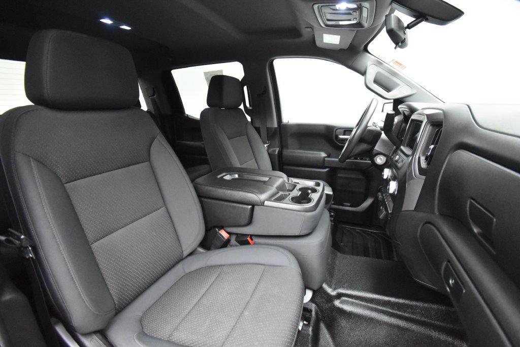 Used 2019 White GMC Base image 13