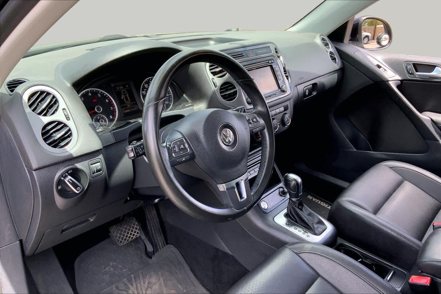 Used 2014 Reflex Silver Metallic Volkswagen SE image 15