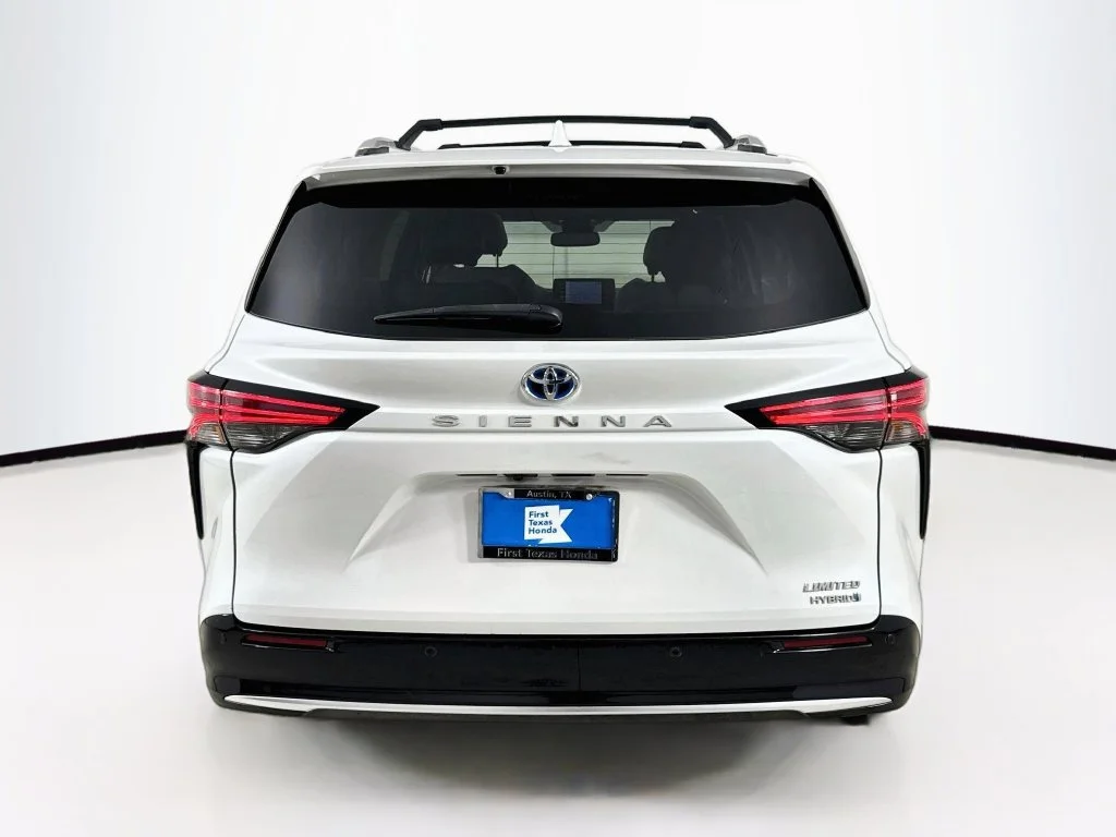 Used 2022 Wind Chill Pearl Toyota Limited image 6