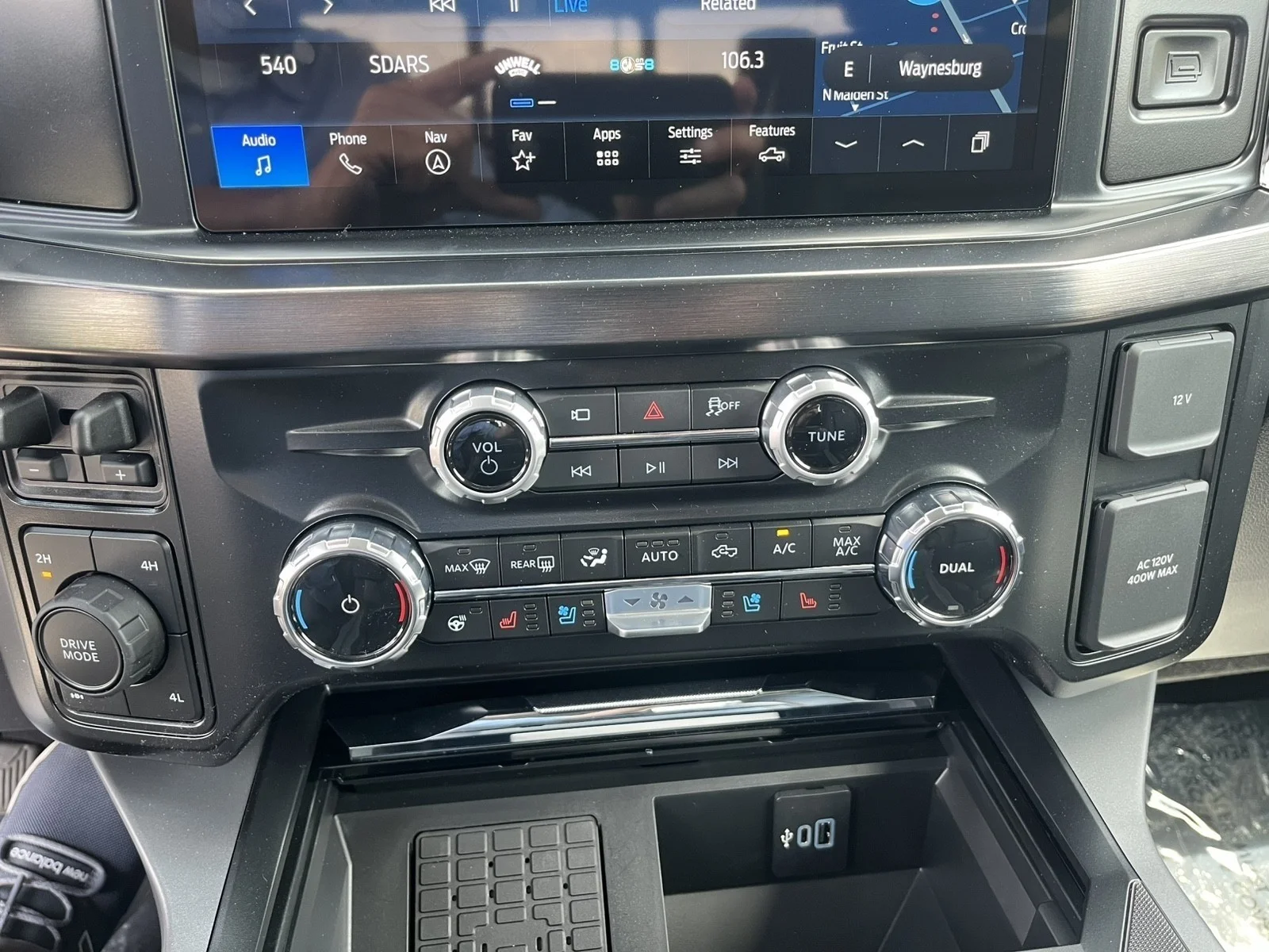 New 2026 Glacier Gray Metallic Tri-Coat Ford LARIAT image 18