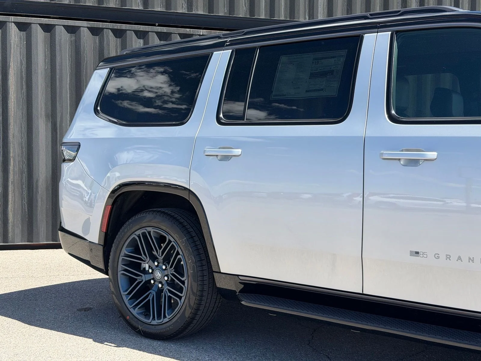 New 2026 Silver-Zynith Exterior Paint Jeep  image 5