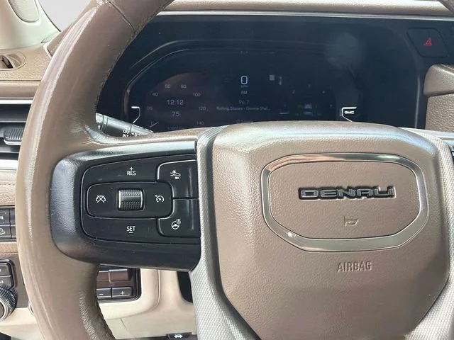 Used 2022 White GMC Denali image 33