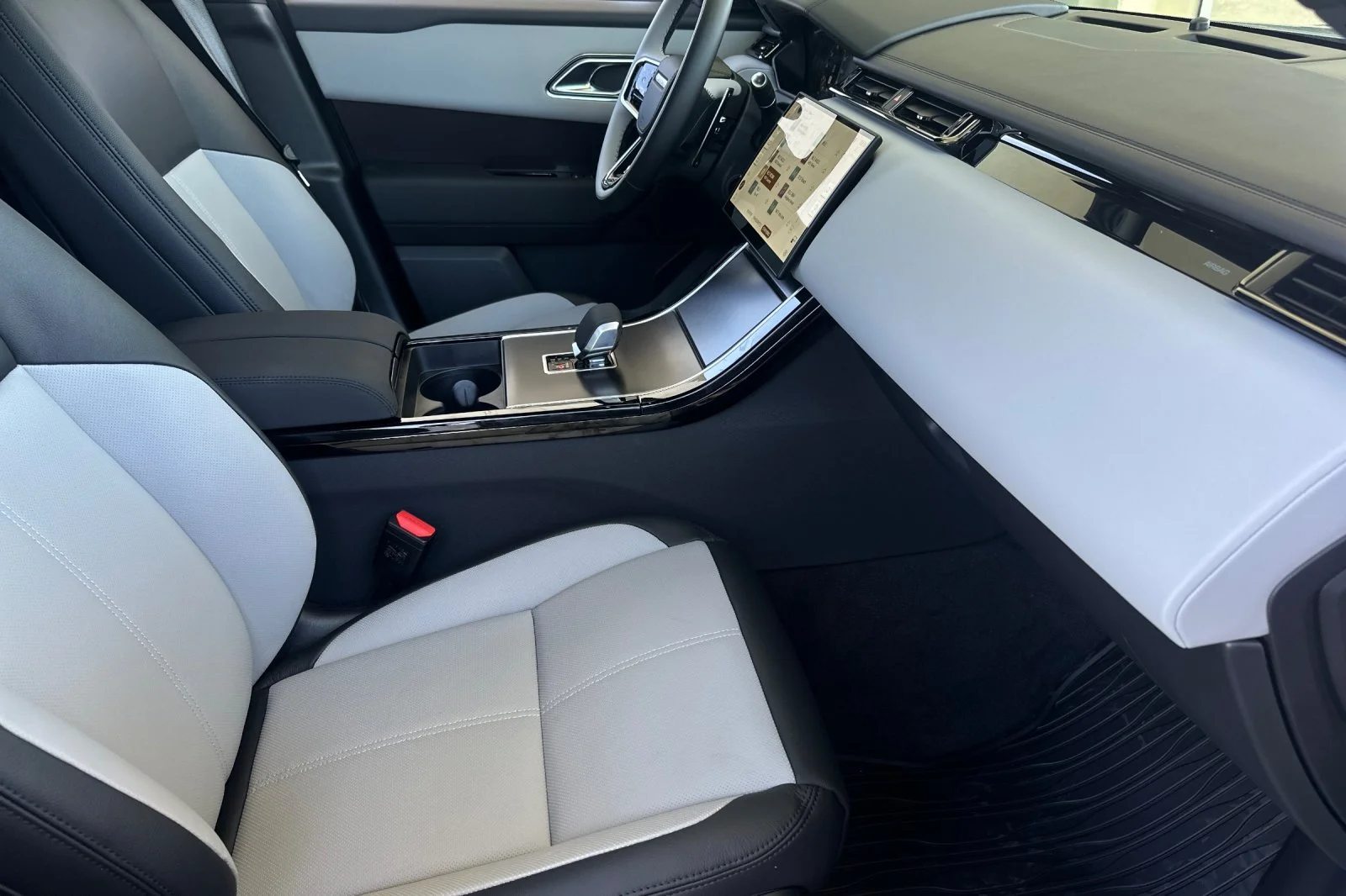 2026 Land Rover Range Rover Velar Dynamic SE - Photo 16