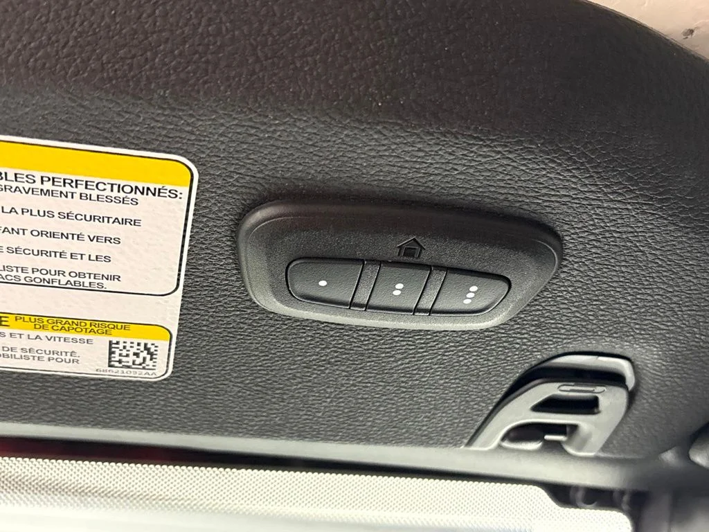 Used 2025 White Jeep Mojave image 35