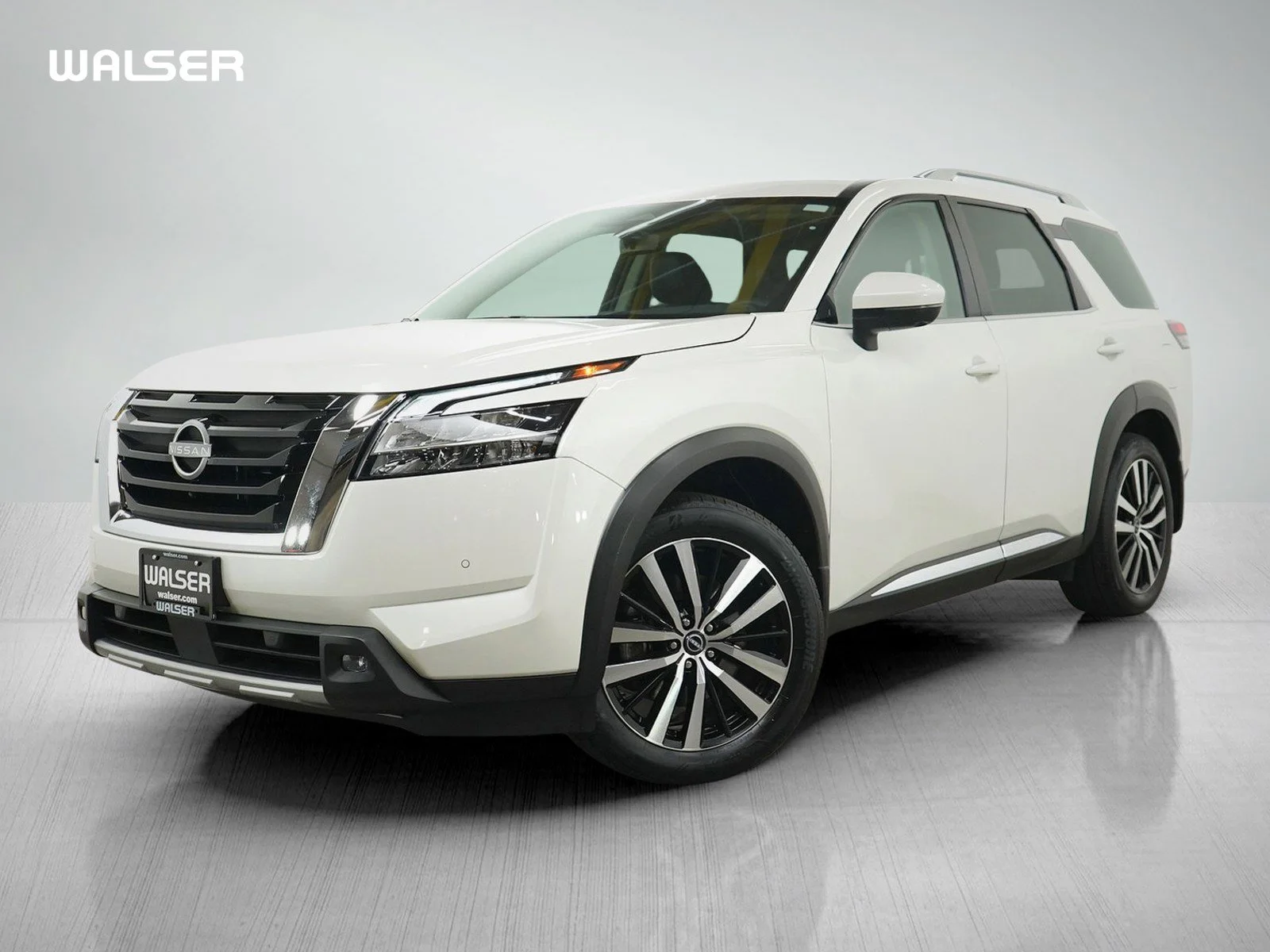 2024 Nissan Pathfinder Platinum 4WD's photo