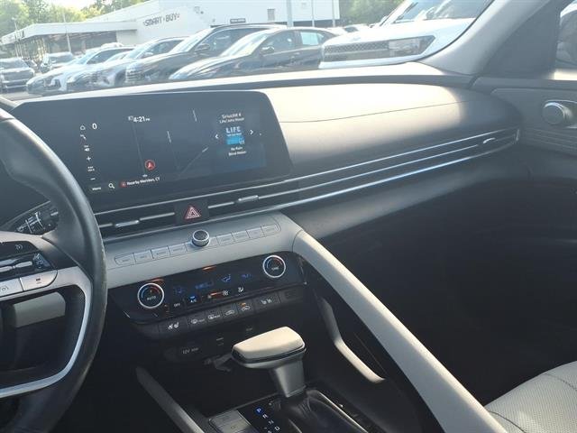 2023 Hyundai Elantra Limited - Photo 19