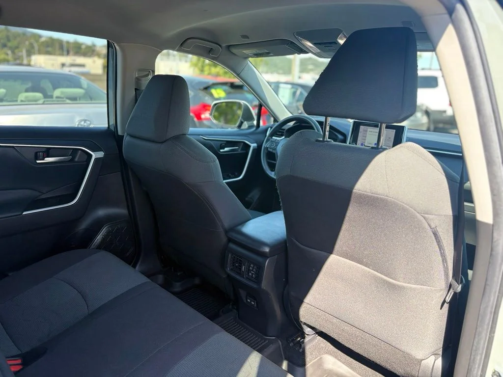 Used 2023  Toyota XLE image 16