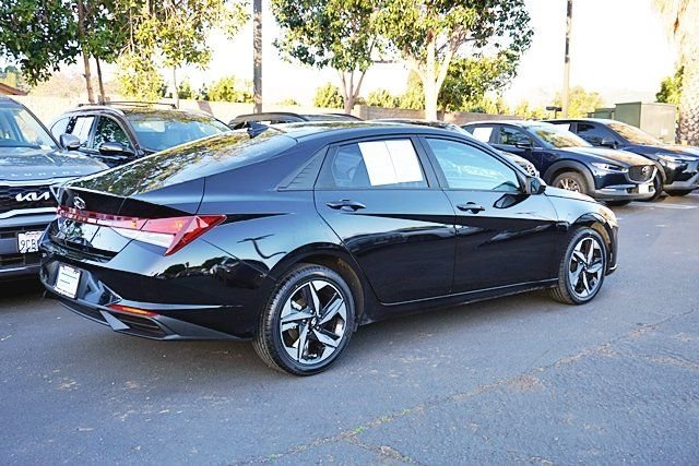 Used 2023 Black Hyundai SEL image 7