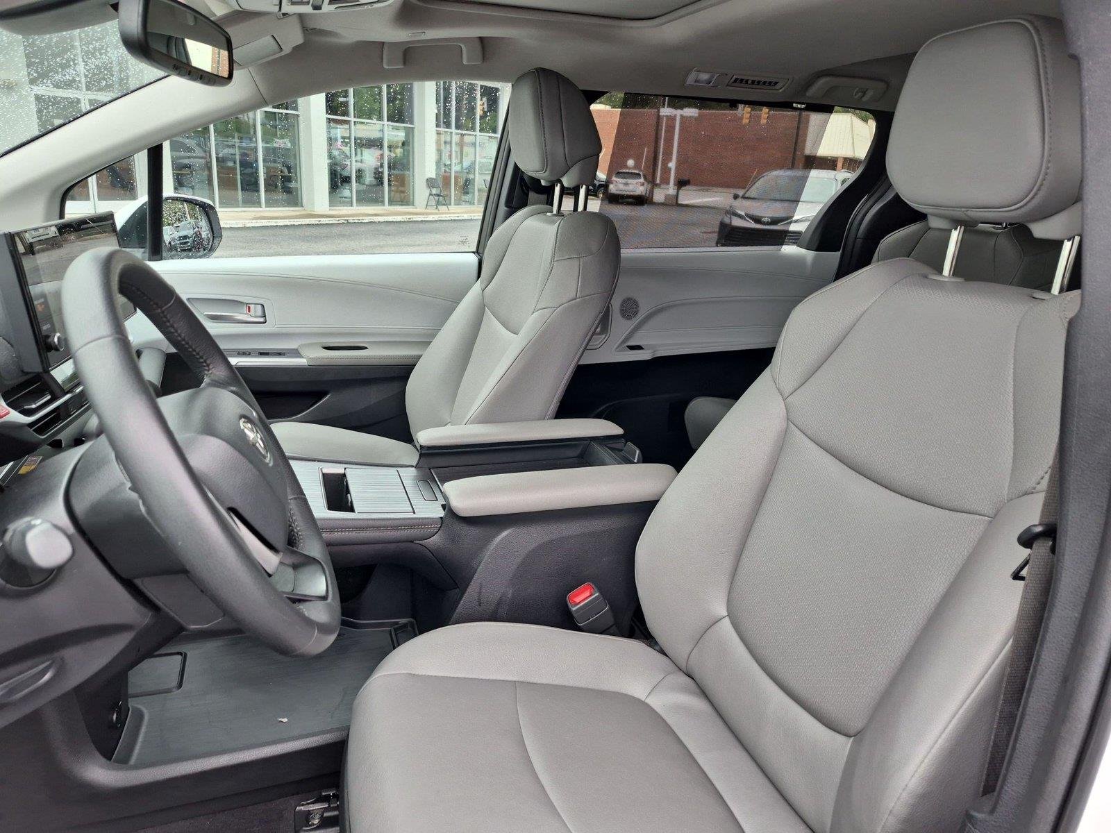 Used 2025 Wind Chill Pearl Toyota XLE image 17