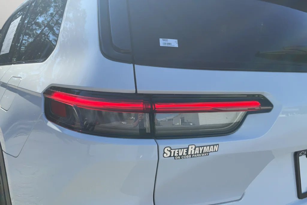 Used 2023 White Jeep Altitude image 28