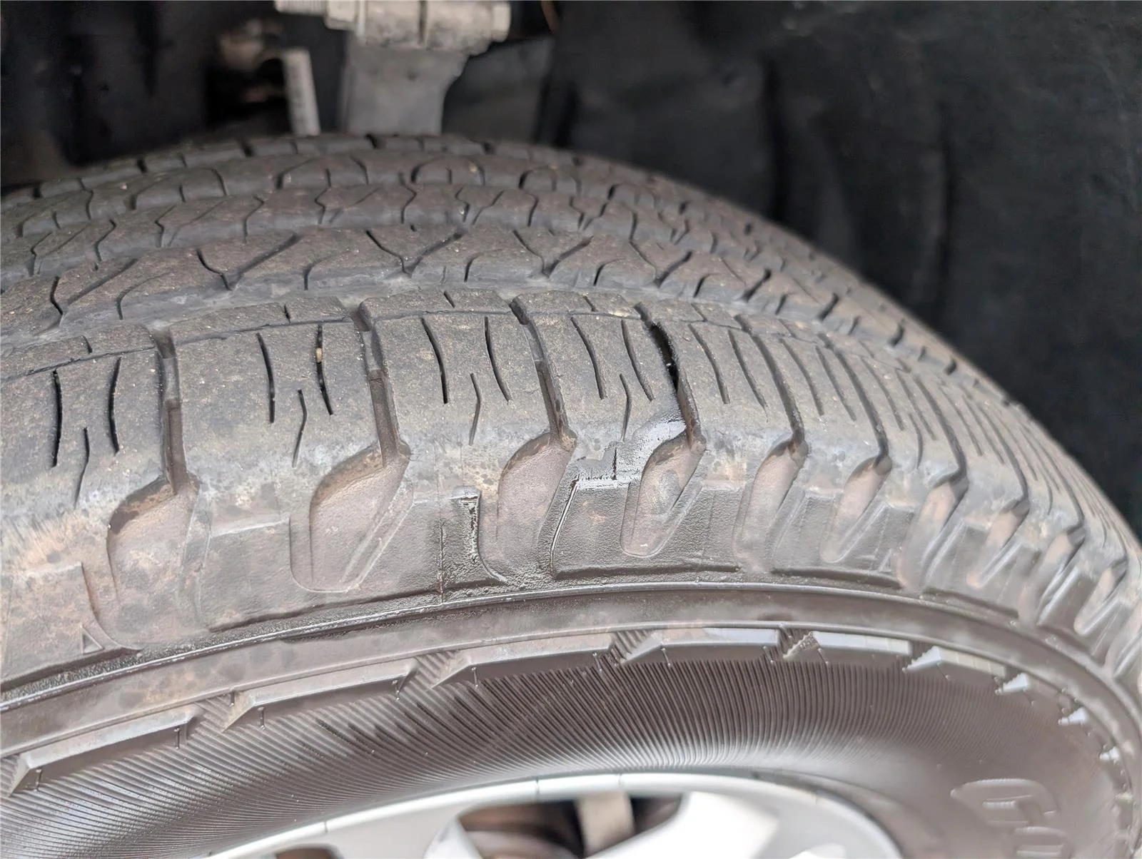 Used 2024 Diamond Black Crystal Pearlcoat Jeep Laredo image 39