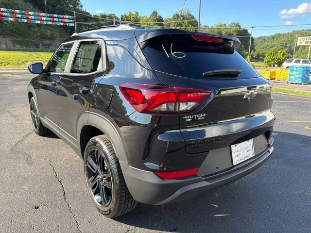New 2026 Mosaic Black Metallic Chevrolet LT image 5