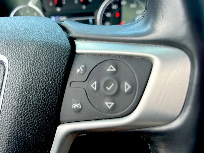 Used 2019 Silver GMC SLT image 19