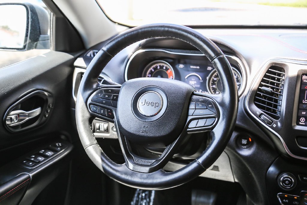 Used 2019 Crystal Metallic Jeep Trailhawk image 15