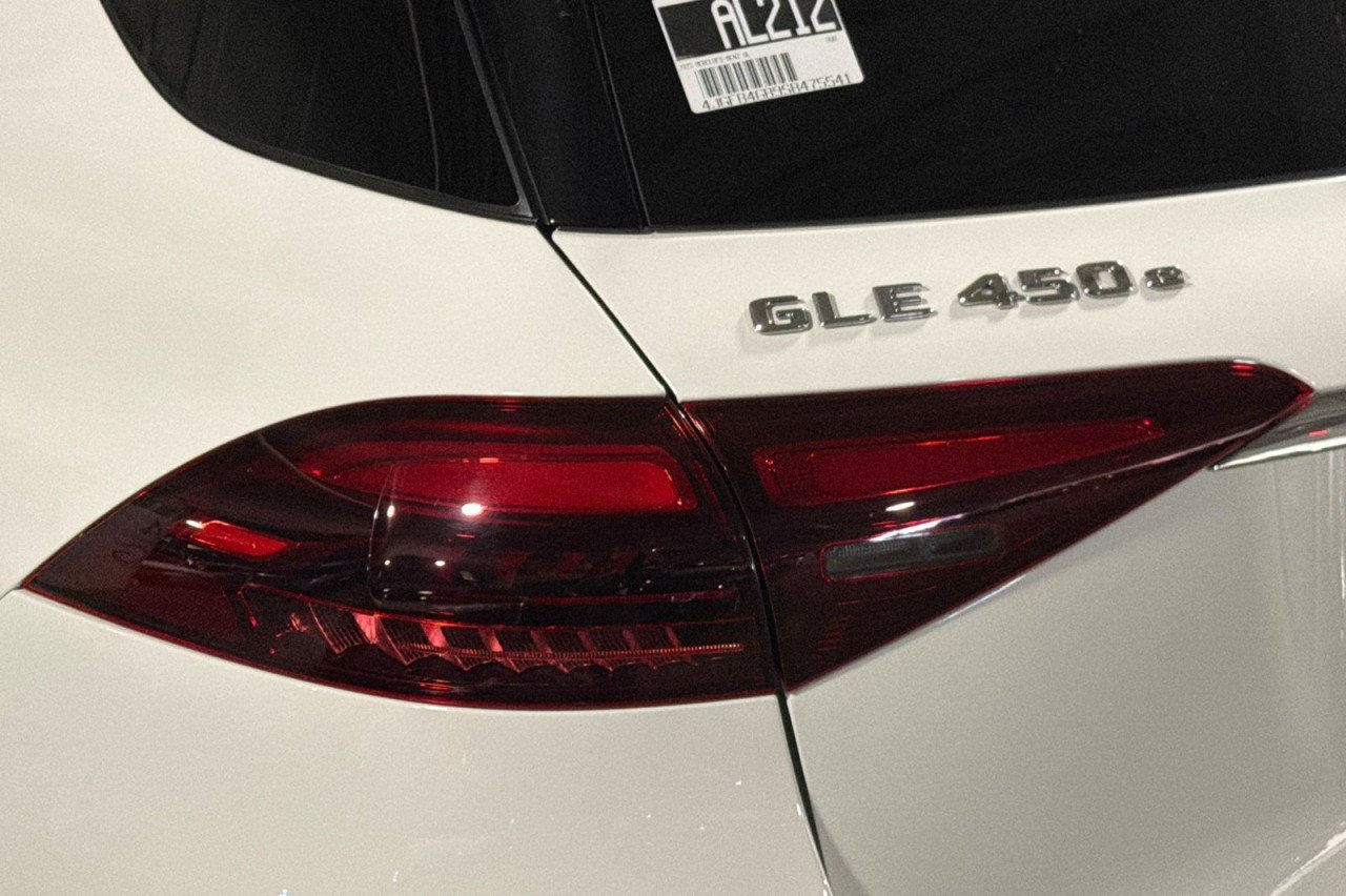 Certified Used 2025 Polar White Mercedes-Benz GLE 450e image 27