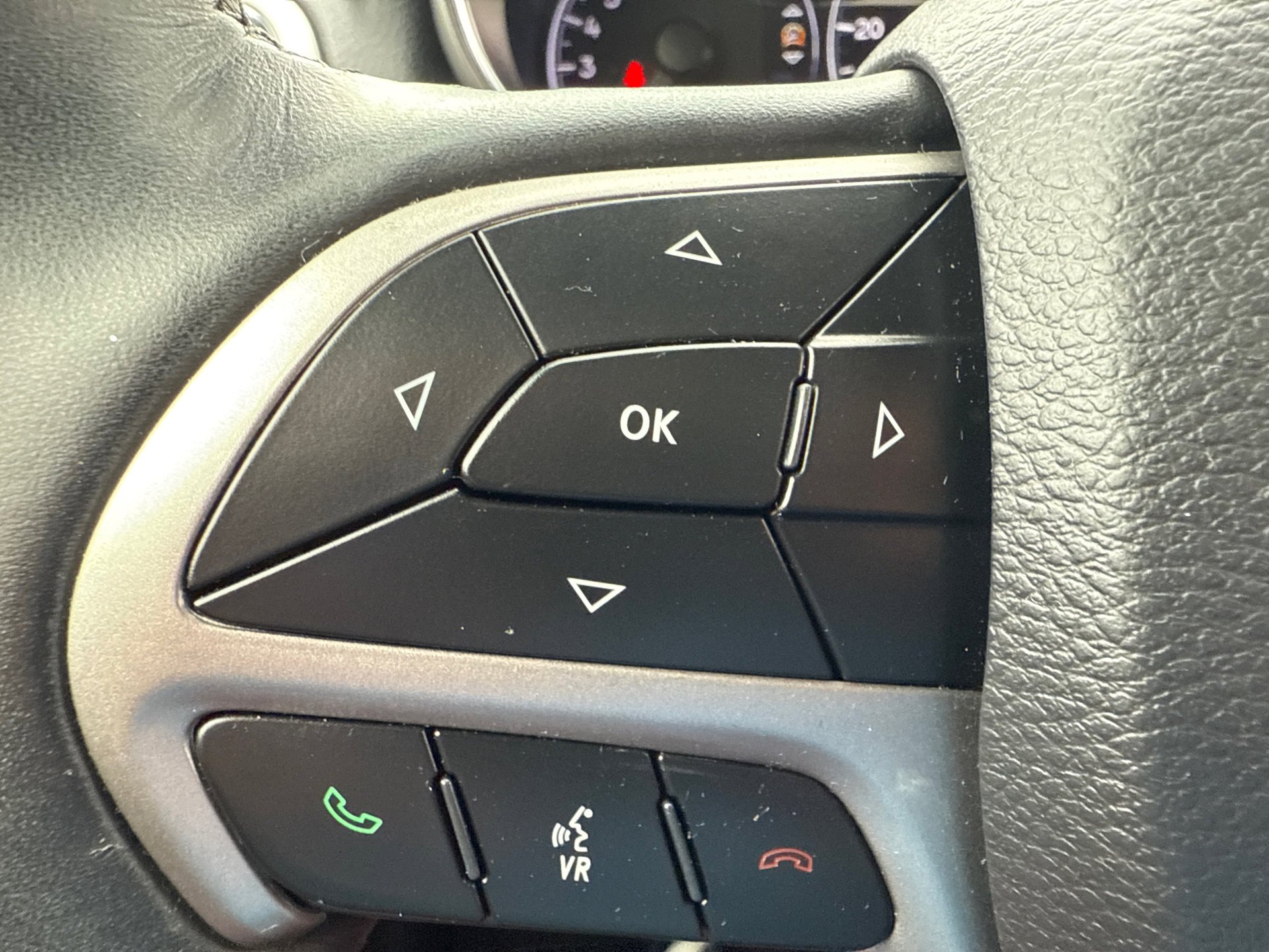 Used 2019 Granite Crystal Metallic Clearcoat Jeep Altitude image 25