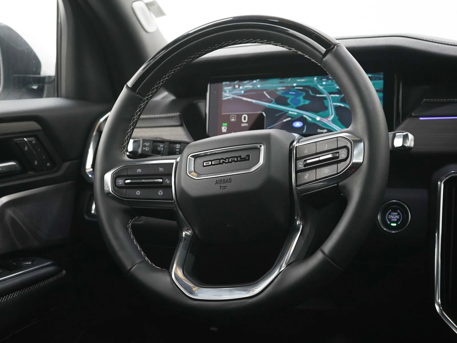 Used 2025 White Frost Tricoat GMC Denali image 15