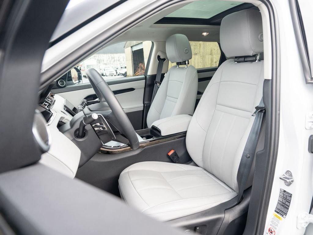 Certified Used 2025 White Land Rover S image 20