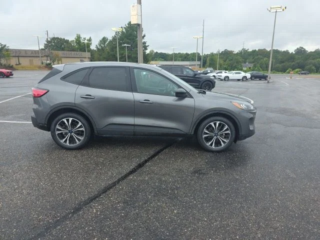 Used 2022 Gray Metallic Ford SE image 2