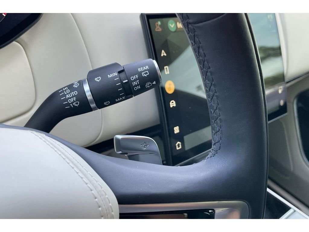 Used 2023 Fuji White Land Rover SE image 39