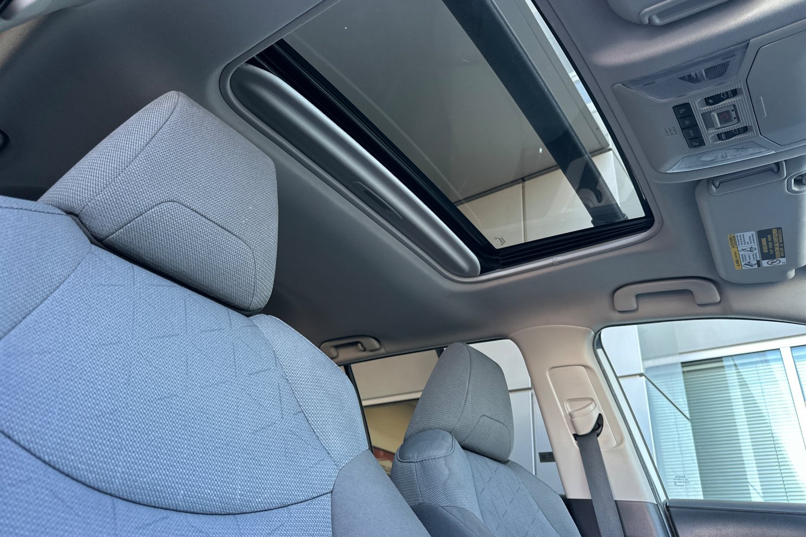 Used 2022 White Toyota XLE image 17