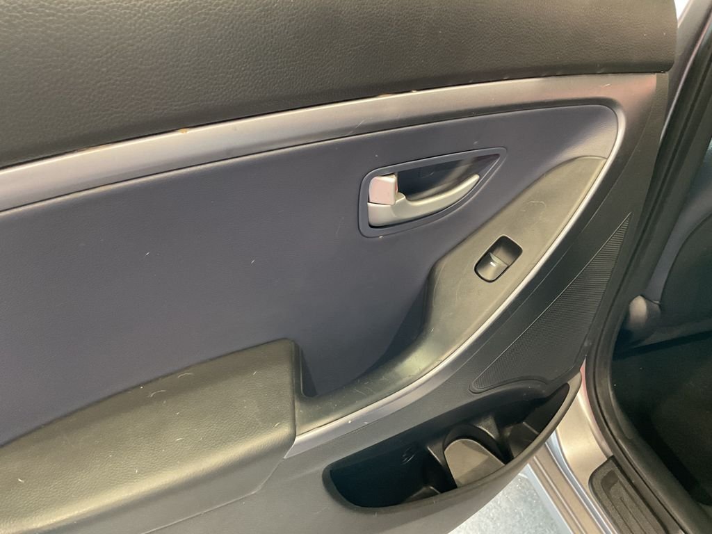 Used 2013 Gray Hyundai Base w/Blue image 27