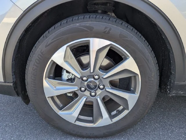 Used 2023 Silver Metallic Ford Platinum image 9