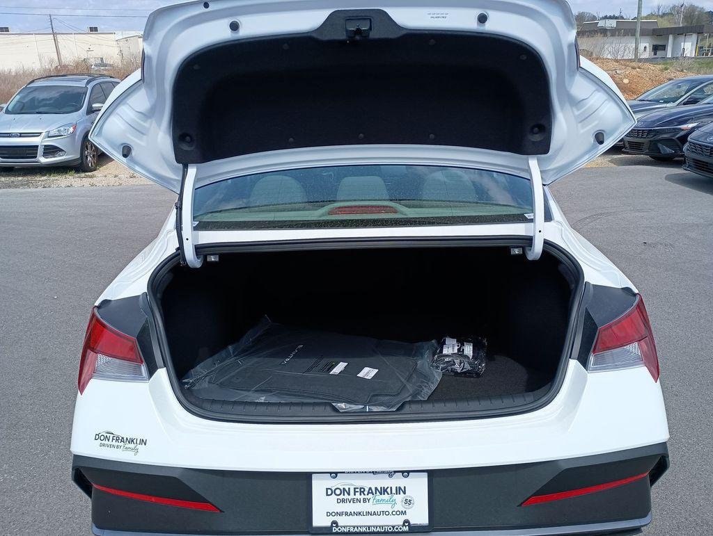 New 2026 White Hyundai SE image 29