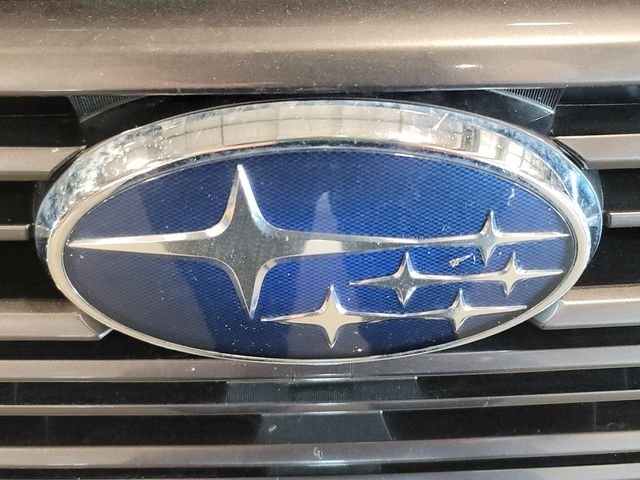 Used 2022 Crystal White Pearl Subaru Limited image 37