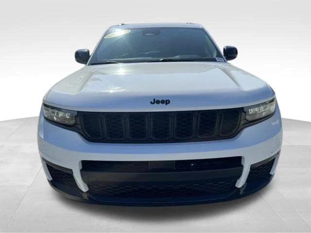 Used 2022 White Jeep Altitude image 2